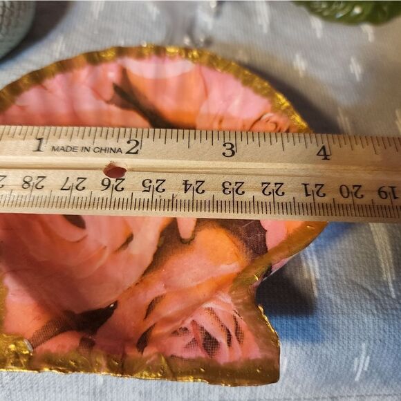 DECOUPAGE PINK ROSES ON A SCALLOPED SHELL - Picture 3 of 3